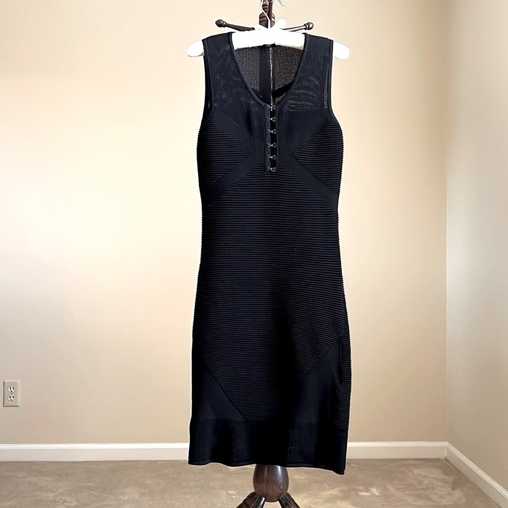 GUESS - Ribbed Bodycon Dress with Hook & Eye Bodice - US L / EU 44
